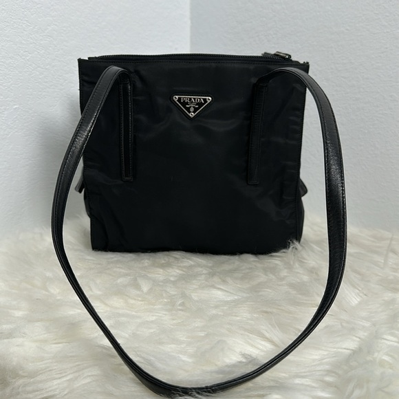 💯 Authentic Prada Nylon Shoulder Bag🍀 - Picture 1 of 17